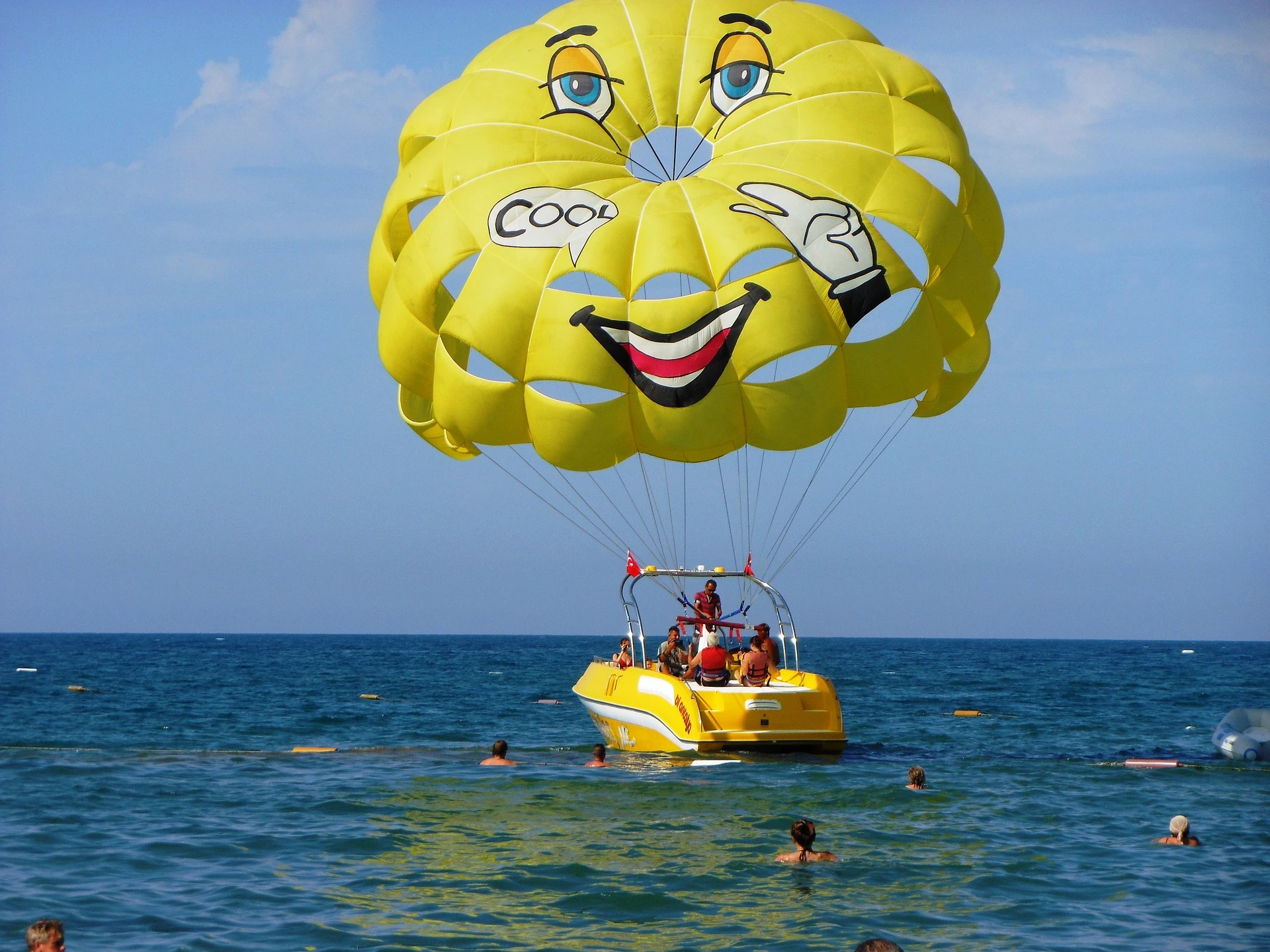 Parasailing no céu de Hurghada