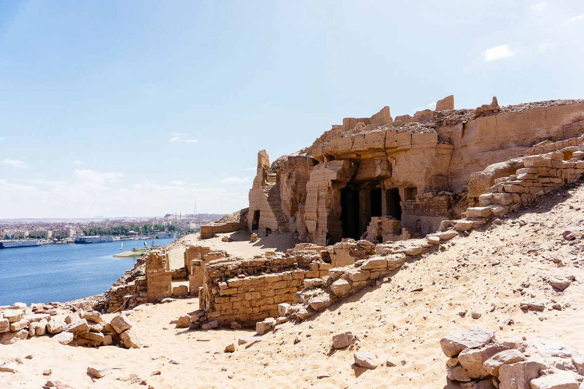 Túmulos dos Nobres no Passeio de um Dia em Aswan